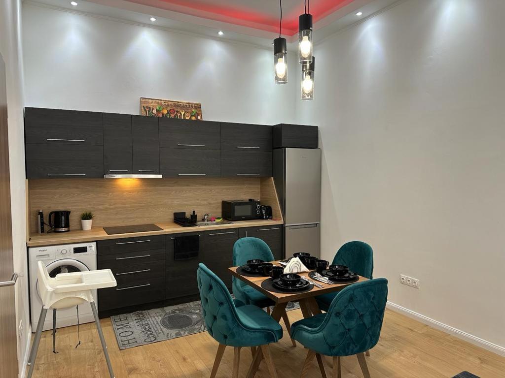 Lizu Apartmant Budapeste Exterior foto
